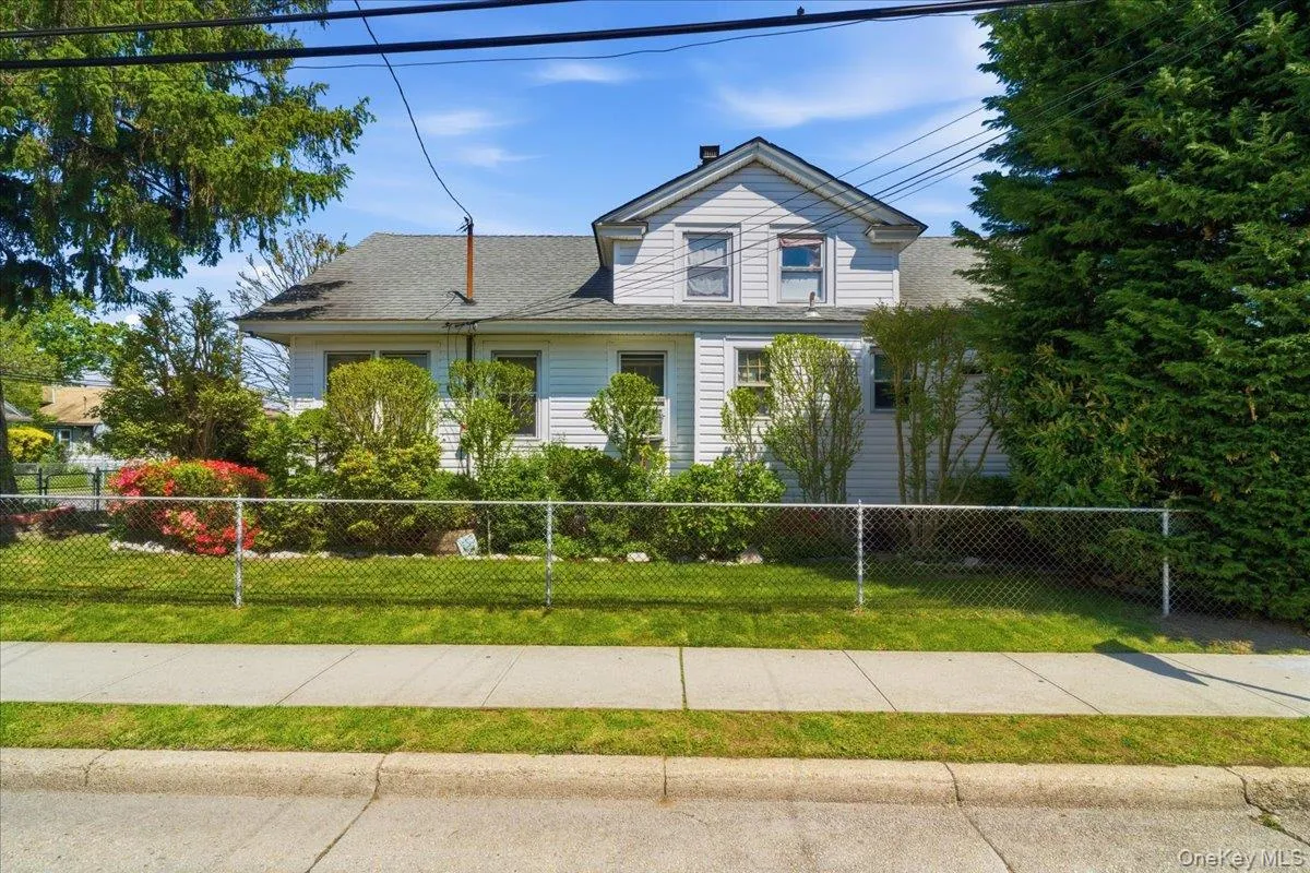 44 Saint Pauls Road, Hempstead, NY, 4 Bedrooms Bedrooms, 11 Rooms Rooms,3 BathroomsBathrooms,Residential,For Rent,Saint Pauls,0,1004803 44 Saint Pauls Road, Hempstead, NY, 4 Bedrooms Bedrooms, 11 Rooms Rooms,3 BathroomsBathrooms,Residential,For Rent,Saint Pauls,0,1004803