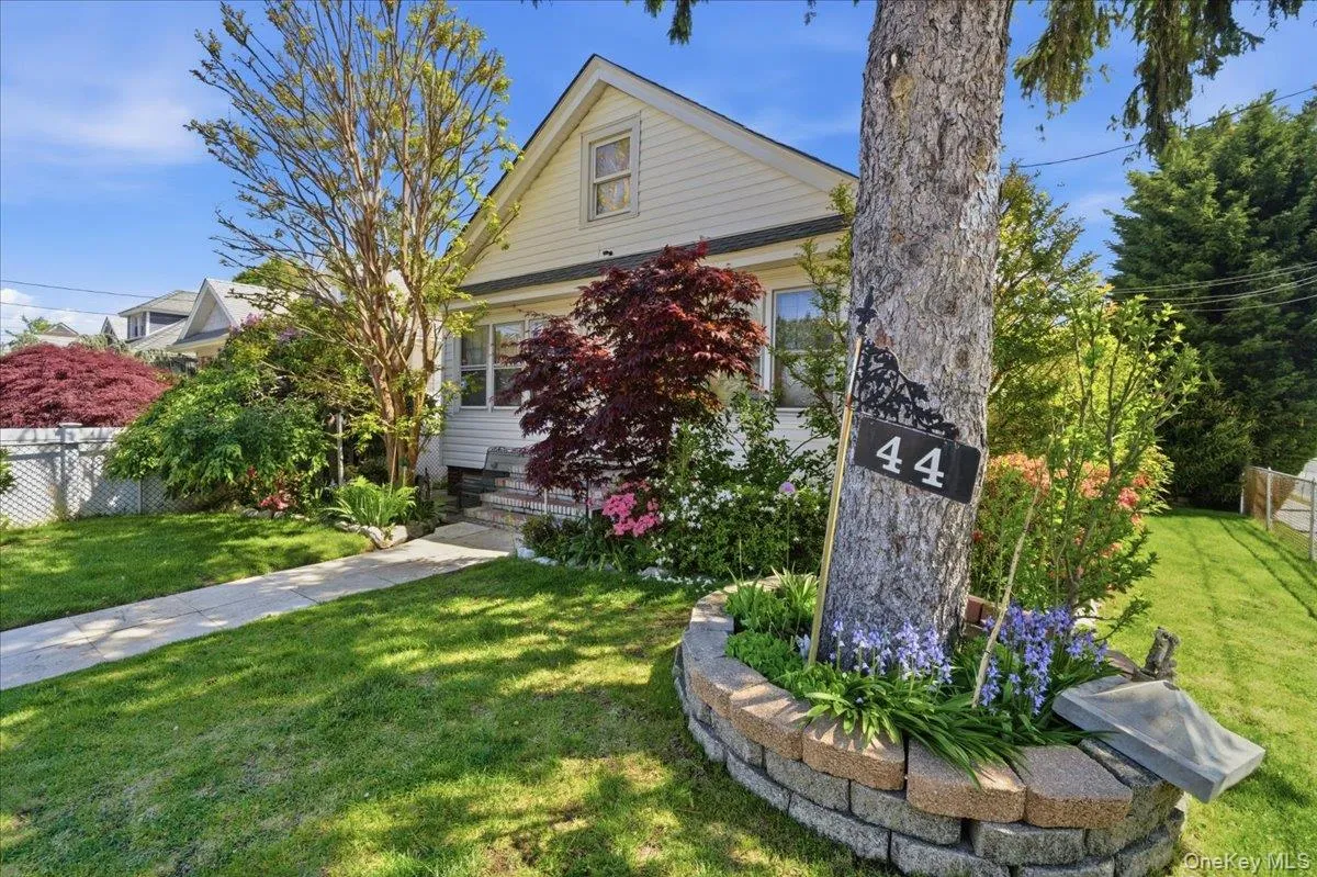 44 Saint Pauls Road, Hempstead, NY, 4 Bedrooms Bedrooms, 11 Rooms Rooms,3 BathroomsBathrooms,Residential,For Rent,Saint Pauls,0,1004803 44 Saint Pauls Road, Hempstead, NY, 4 Bedrooms Bedrooms, 11 Rooms Rooms,3 BathroomsBathrooms,Residential,For Rent,Saint Pauls,0,1004803