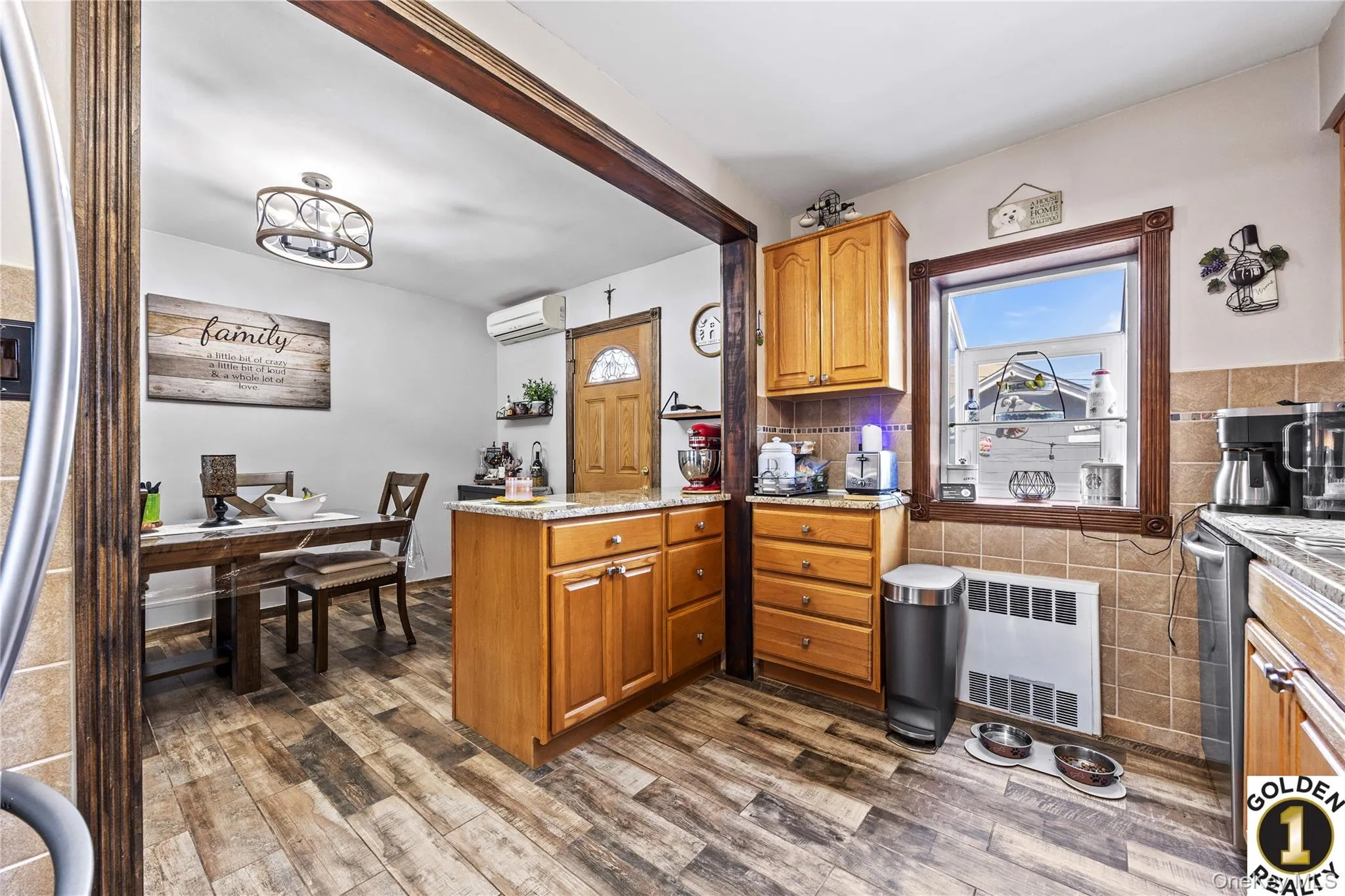 Kitchen and Dining Area Combined with a great way entertain Kitchen and Dining Area Combined with a great way entertain