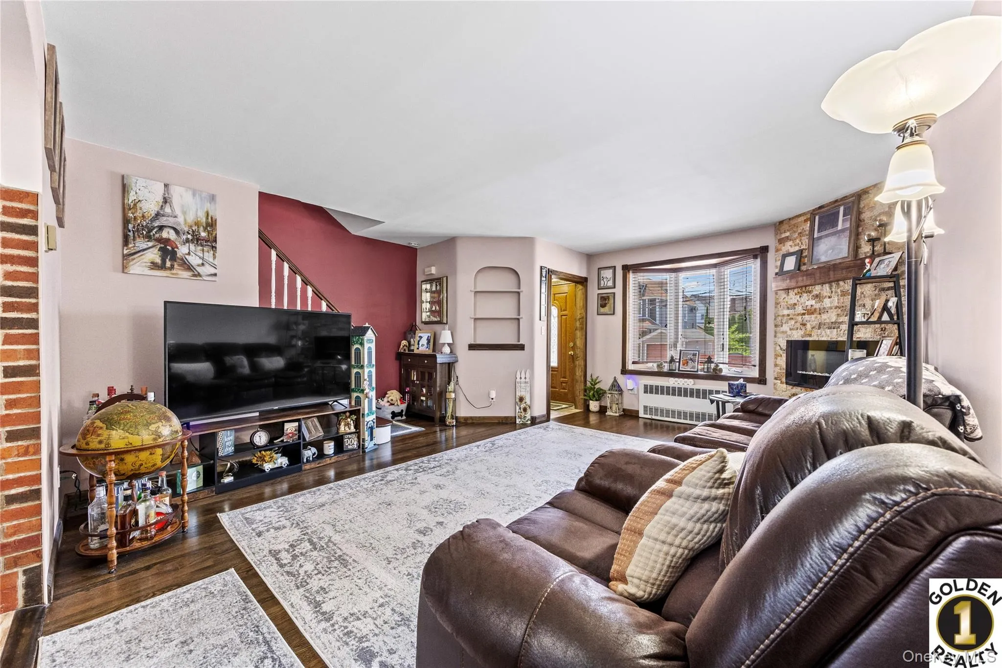 Spacious Ultra Beautiful Living Room with Tremendous Upgrades - Luxurious Feel ! Spacious Ultra Beautiful Living Room with Tremendous Upgrades - Luxurious Feel !