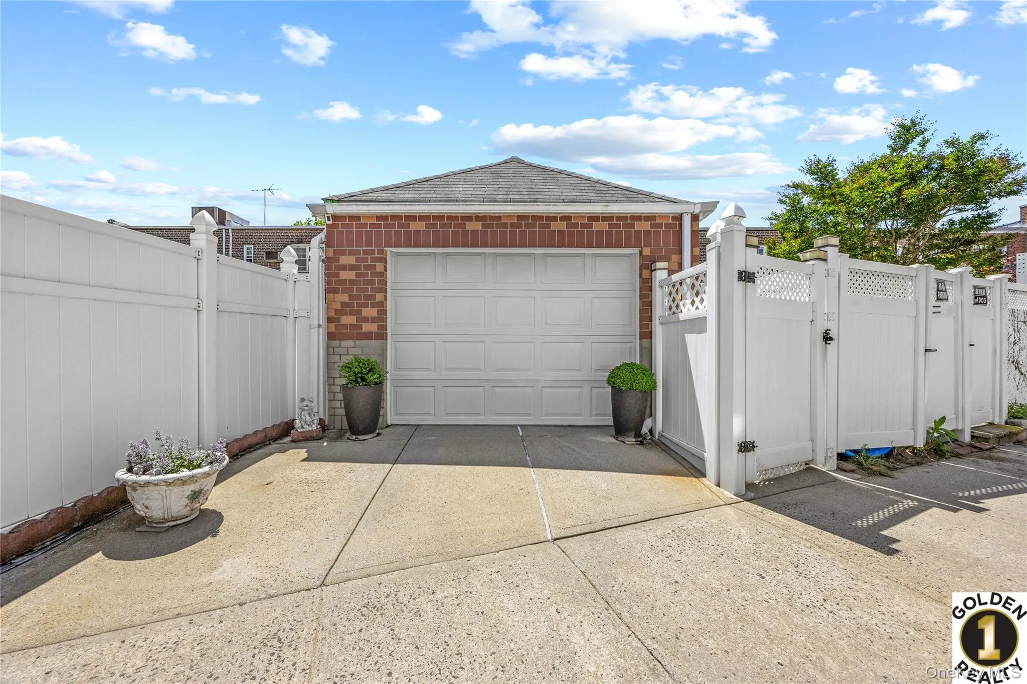 SEPARATE GARAGE - SEPARATE GARAGE -