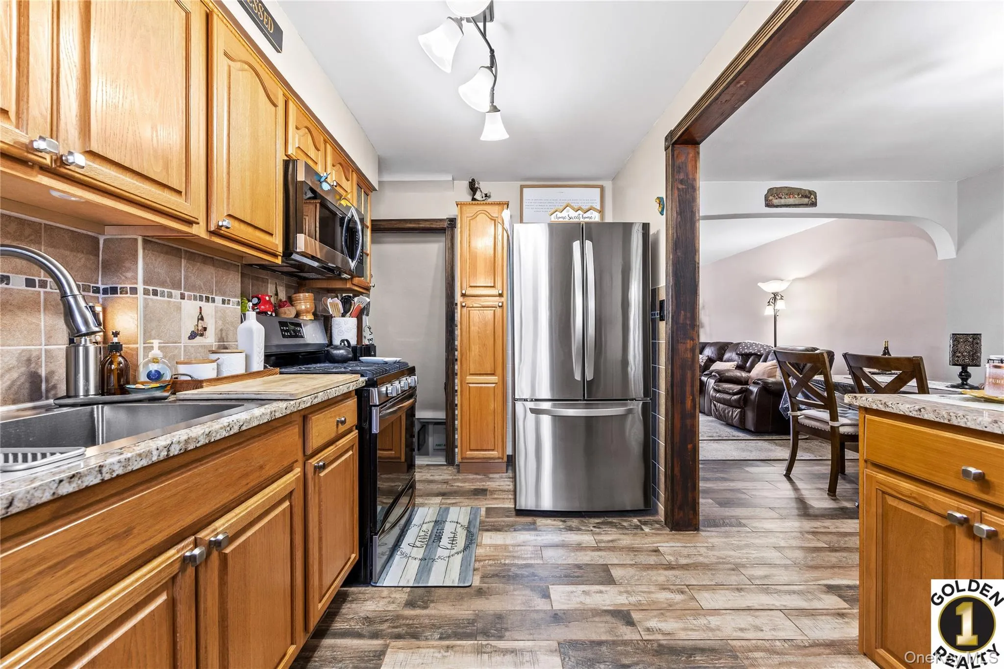 Oakwood Cabinetry Kitchen with Granite Countertops - all Stainless Steel Appliances Oakwood Cabinetry Kitchen with Granite Countertops - all Stainless Steel Appliances