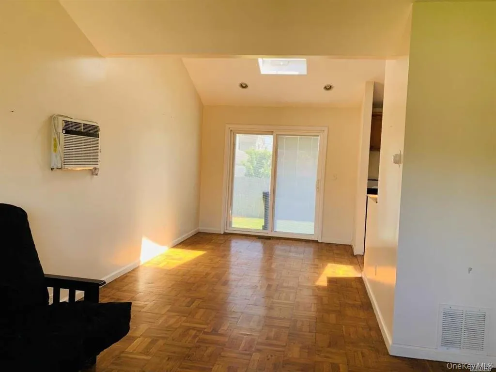 4 Willow Place, Oyster Bay, NY, 3 Bedrooms Bedrooms, 7 Rooms Rooms,1 BathroomBathrooms,Residential Lease,For Rent,Willow,0,1004807 4 Willow Place, Oyster Bay, NY, 3 Bedrooms Bedrooms, 7 Rooms Rooms,1 BathroomBathrooms,Residential Lease,For Rent,Willow,0,1004807