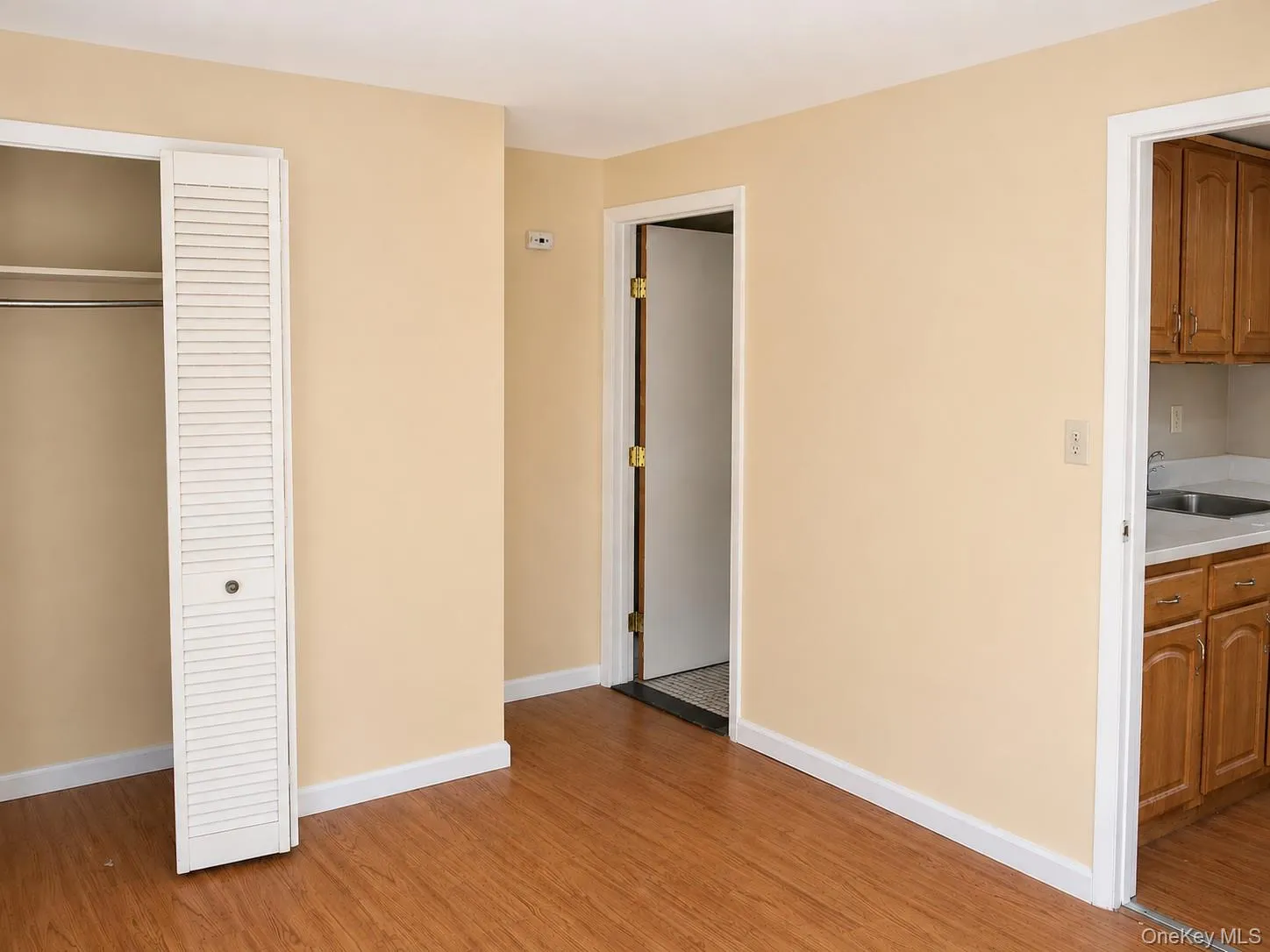 Bedroom with ensuite and kitchen access. Bedroom with ensuite and kitchen access.