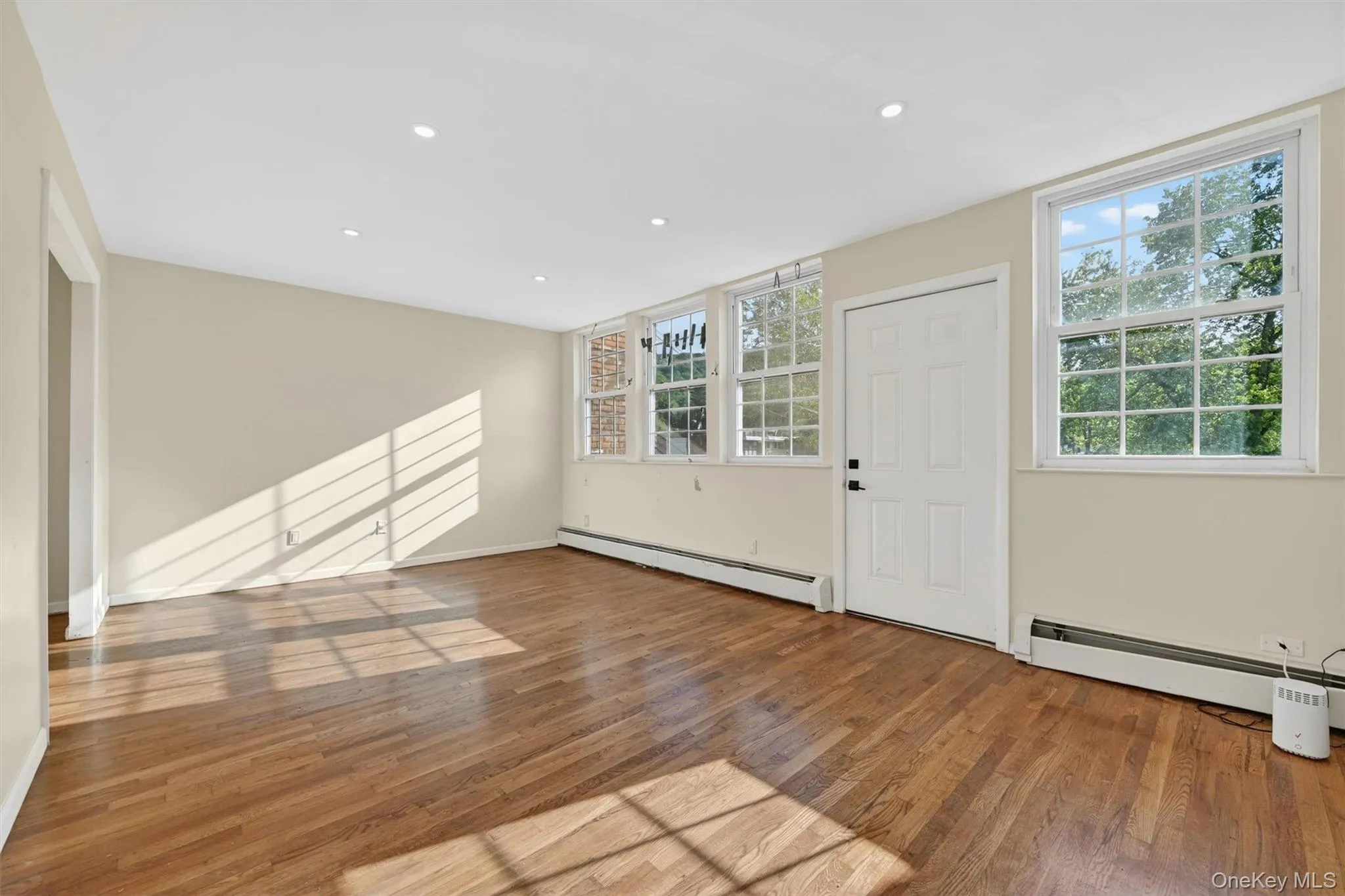 126 Halgren Crescent, Haverstraw, NY, 3 Bedrooms Bedrooms, 5 Rooms Rooms,1 BathroomBathrooms,Residential,For Rent,Halgren,0,1004813 126 Halgren Crescent, Haverstraw, NY, 3 Bedrooms Bedrooms, 5 Rooms Rooms,1 BathroomBathrooms,Residential,For Rent,Halgren,0,1004813