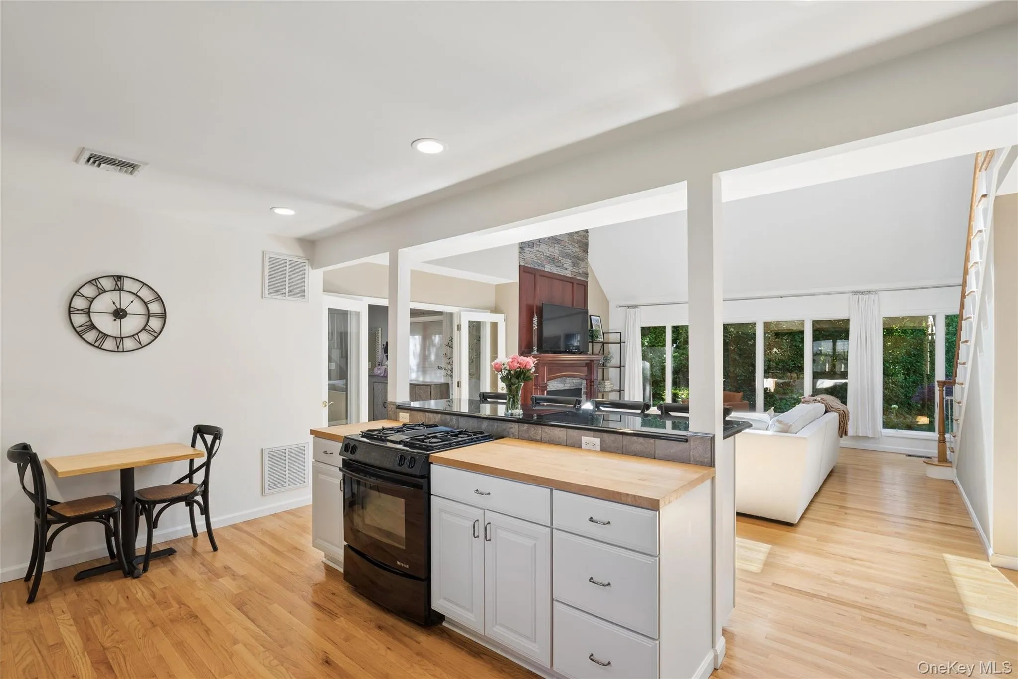 Open Concept eat in kitchen Open Concept eat in kitchen