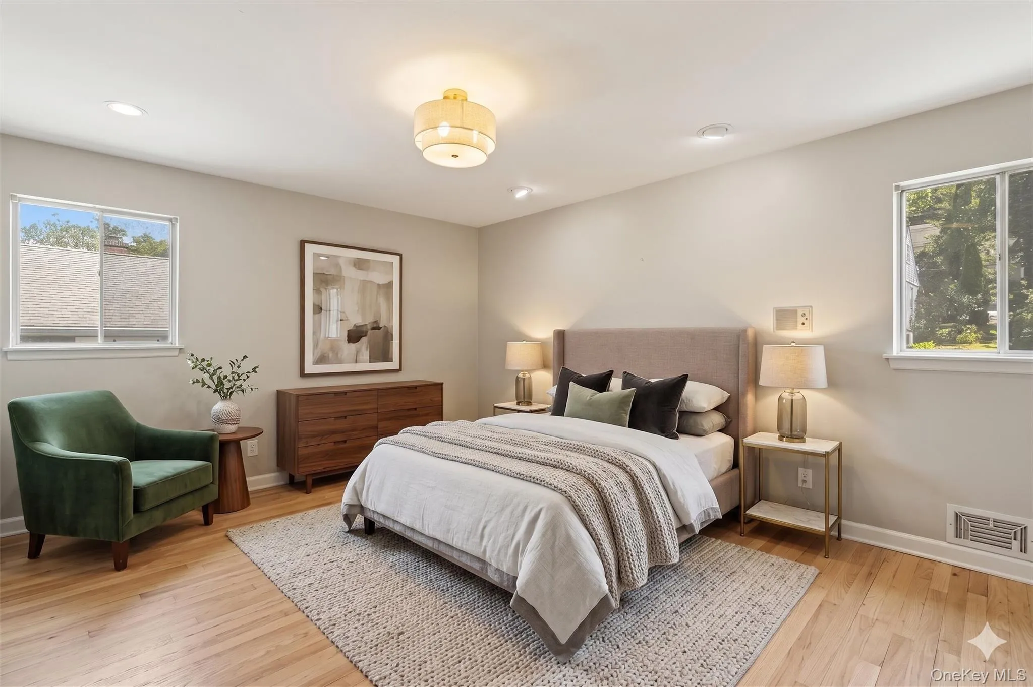 **VIRTUALLY STAGED/UPDATED TO SHOW POTENTIAL** **VIRTUALLY STAGED/UPDATED TO SHOW POTENTIAL**