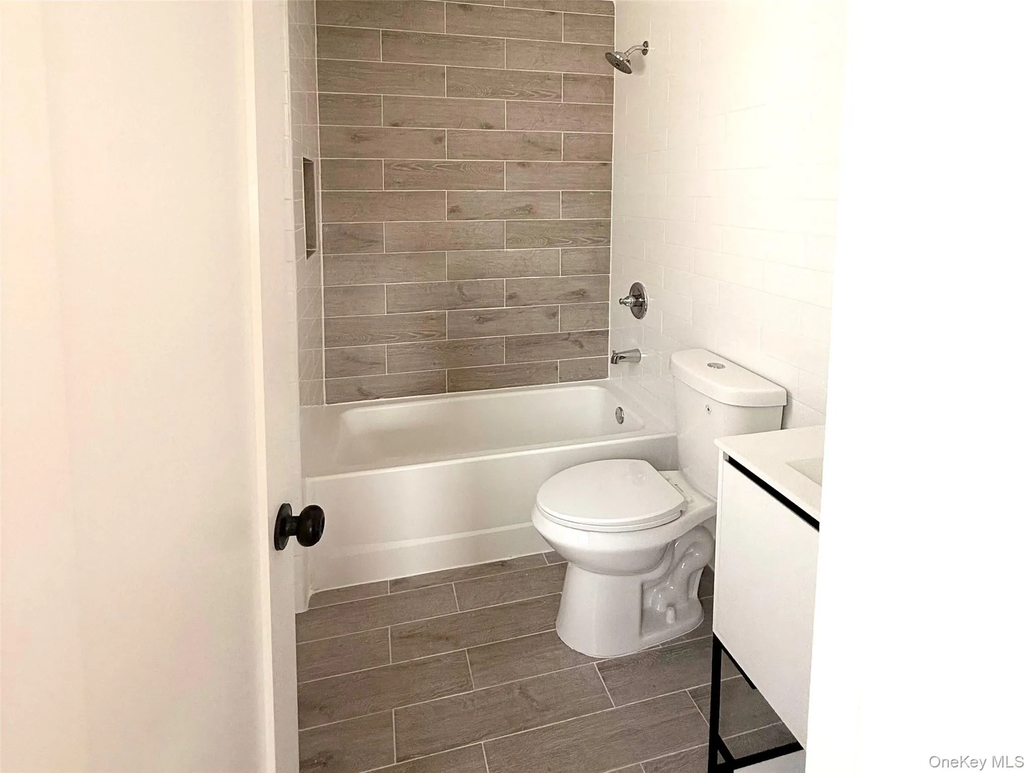 2nd Bathroom 2nd Bathroom