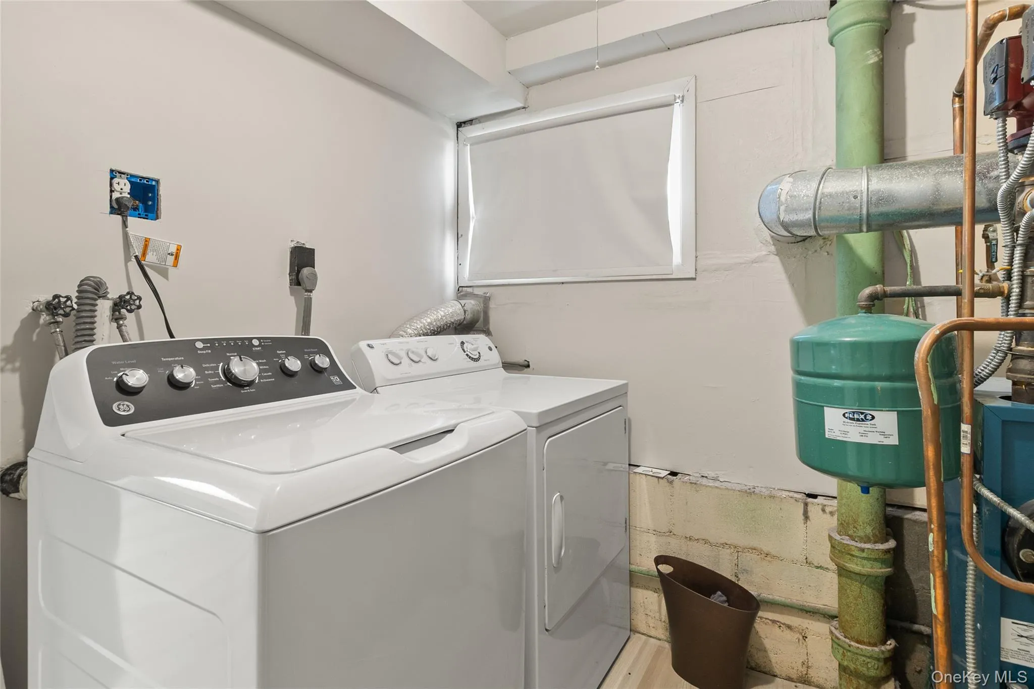 14 Plain Street, Babylon, NY, 3 Bedrooms Bedrooms, 7 Rooms Rooms,1 BathroomBathrooms,Residential,For Rent,Plain,0,1004826 14 Plain Street, Babylon, NY, 3 Bedrooms Bedrooms, 7 Rooms Rooms,1 BathroomBathrooms,Residential,For Rent,Plain,0,1004826