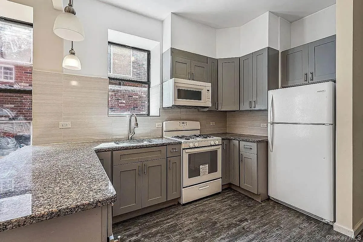 10015 34th Avenue, New York, NY, 1 Bedroom Bedrooms, 4 Rooms Rooms,1 BathroomBathrooms,Residential Lease,For Rent,34th,0,1004835 10015 34th Avenue, New York, NY, 1 Bedroom Bedrooms, 4 Rooms Rooms,1 BathroomBathrooms,Residential Lease,For Rent,34th,0,1004835