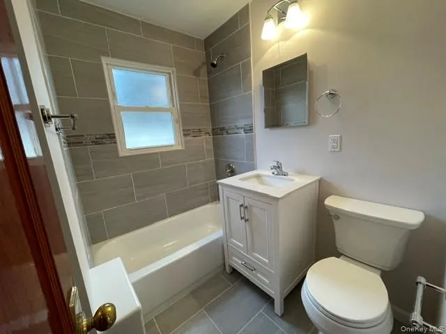 bathroom bathroom