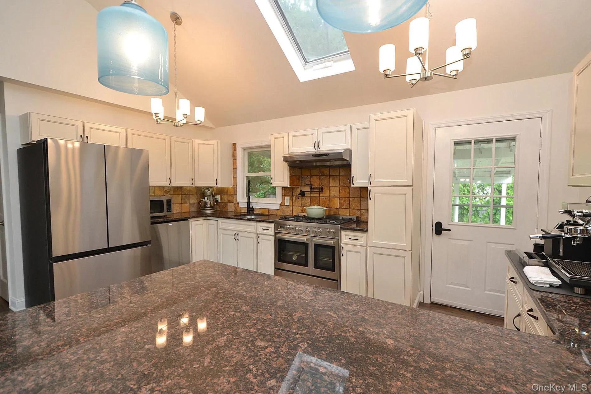 19 Fountain Road, Brookhaven, NY, 3 Bedrooms Bedrooms, 7 Rooms Rooms,2 BathroomsBathrooms,Residential,For Rent,Fountain,0,KEY1004864 19 Fountain Road, Brookhaven, NY, 3 Bedrooms Bedrooms, 7 Rooms Rooms,2 BathroomsBathrooms,Residential,For Rent,Fountain,0,KEY1004864