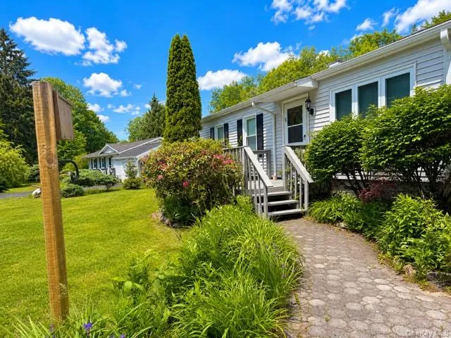 5 Mountain View Drive, Warwick (town), NY, 3 Bedrooms Bedrooms, 6 Rooms Rooms,1 BathroomBathrooms,Residential,For Rent,Mountain View,0,1004881 5 Mountain View Drive, Warwick (town), NY, 3 Bedrooms Bedrooms, 6 Rooms Rooms,1 BathroomBathrooms,Residential,For Rent,Mountain View,0,1004881