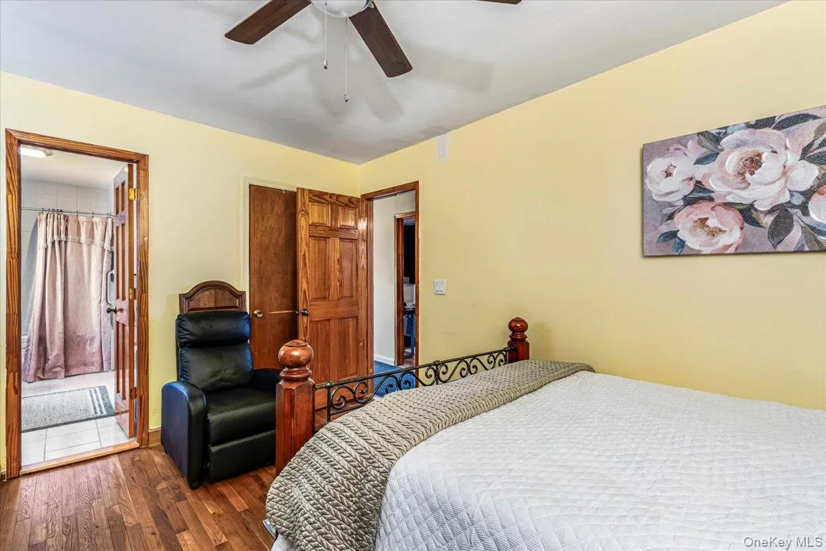 1060 Park Avenue, Huntington, NY, 3 Bedrooms Bedrooms, 8 Rooms Rooms,1 BathroomBathrooms,Residential,For Rent,Park,0,1004882 1060 Park Avenue, Huntington, NY, 3 Bedrooms Bedrooms, 8 Rooms Rooms,1 BathroomBathrooms,Residential,For Rent,Park,0,1004882