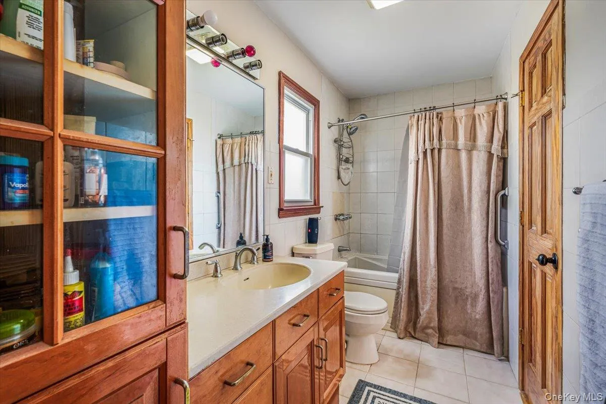1060 Park Avenue, Huntington, NY, 3 Bedrooms Bedrooms, 8 Rooms Rooms,1 BathroomBathrooms,Residential,For Rent,Park,0,1004882 1060 Park Avenue, Huntington, NY, 3 Bedrooms Bedrooms, 8 Rooms Rooms,1 BathroomBathrooms,Residential,For Rent,Park,0,1004882