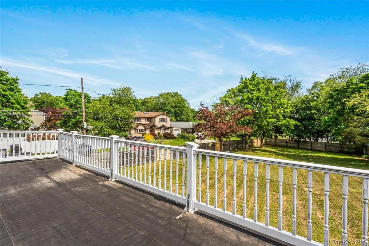 1060 Park Avenue, Huntington, NY, 3 Bedrooms Bedrooms, 8 Rooms Rooms,1 BathroomBathrooms,Residential,For Rent,Park,0,1004882 1060 Park Avenue, Huntington, NY, 3 Bedrooms Bedrooms, 8 Rooms Rooms,1 BathroomBathrooms,Residential,For Rent,Park,0,1004882