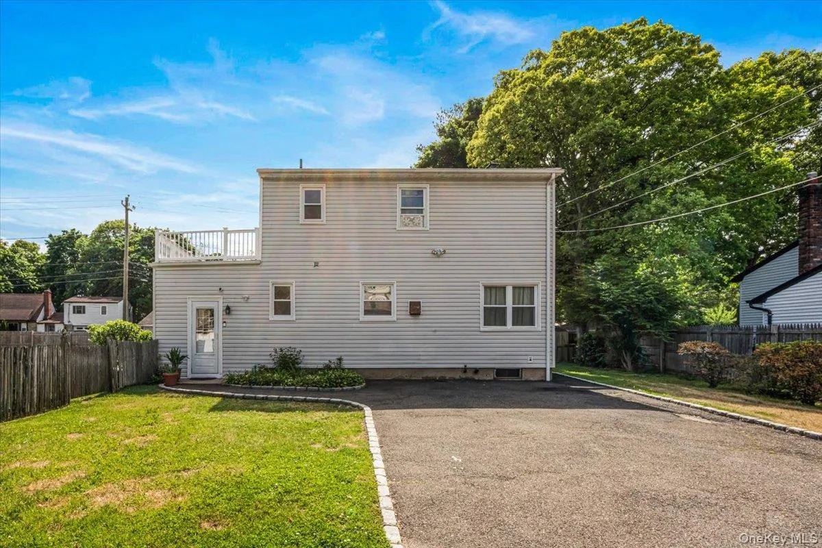 1060 Park Avenue, Huntington, NY, 3 Bedrooms Bedrooms, 8 Rooms Rooms,1 BathroomBathrooms,Residential,For Rent,Park,0,1004882 1060 Park Avenue, Huntington, NY, 3 Bedrooms Bedrooms, 8 Rooms Rooms,1 BathroomBathrooms,Residential,For Rent,Park,0,1004882