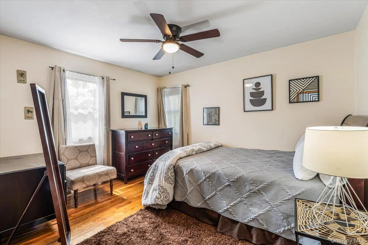1060 Park Avenue, Huntington, NY, 3 Bedrooms Bedrooms, 8 Rooms Rooms,1 BathroomBathrooms,Residential,For Rent,Park,0,1004882 1060 Park Avenue, Huntington, NY, 3 Bedrooms Bedrooms, 8 Rooms Rooms,1 BathroomBathrooms,Residential,For Rent,Park,0,1004882