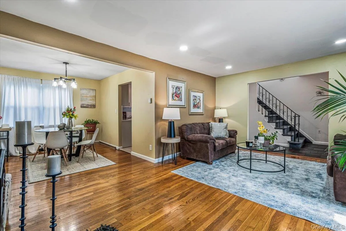 1060 Park Avenue, Huntington, NY, 3 Bedrooms Bedrooms, 8 Rooms Rooms,1 BathroomBathrooms,Residential,For Rent,Park,0,1004882 1060 Park Avenue, Huntington, NY, 3 Bedrooms Bedrooms, 8 Rooms Rooms,1 BathroomBathrooms,Residential,For Rent,Park,0,1004882