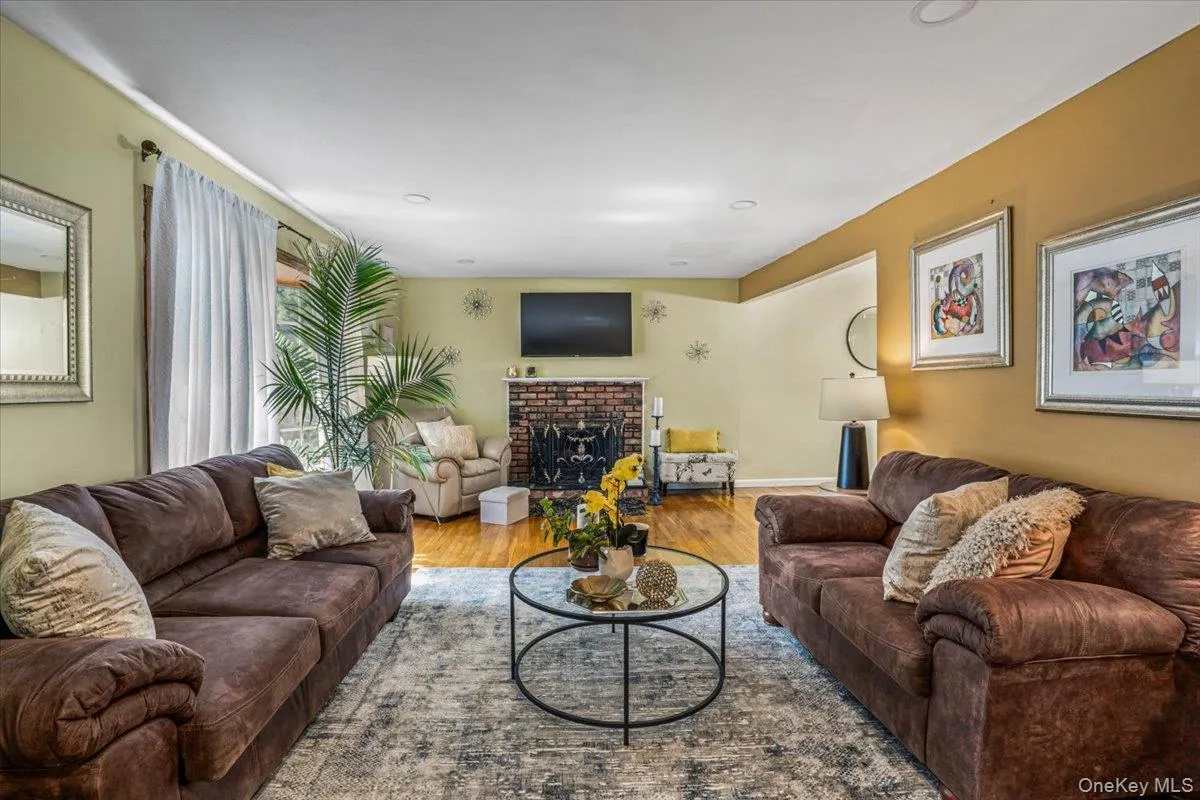 1060 Park Avenue, Huntington, NY, 3 Bedrooms Bedrooms, 8 Rooms Rooms,1 BathroomBathrooms,Residential,For Rent,Park,0,1004882 1060 Park Avenue, Huntington, NY, 3 Bedrooms Bedrooms, 8 Rooms Rooms,1 BathroomBathrooms,Residential,For Rent,Park,0,1004882