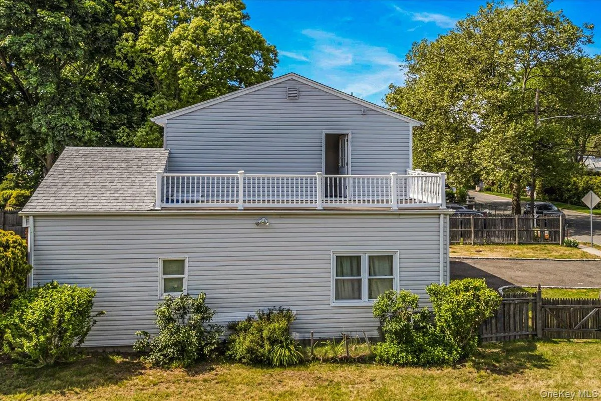 1060 Park Avenue, Huntington, NY, 3 Bedrooms Bedrooms, 8 Rooms Rooms,1 BathroomBathrooms,Residential,For Rent,Park,0,1004882 1060 Park Avenue, Huntington, NY, 3 Bedrooms Bedrooms, 8 Rooms Rooms,1 BathroomBathrooms,Residential,For Rent,Park,0,1004882