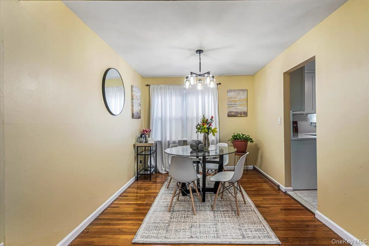 1060 Park Avenue, Huntington, NY, 3 Bedrooms Bedrooms, 8 Rooms Rooms,1 BathroomBathrooms,Residential,For Rent,Park,0,1004882 1060 Park Avenue, Huntington, NY, 3 Bedrooms Bedrooms, 8 Rooms Rooms,1 BathroomBathrooms,Residential,For Rent,Park,0,1004882