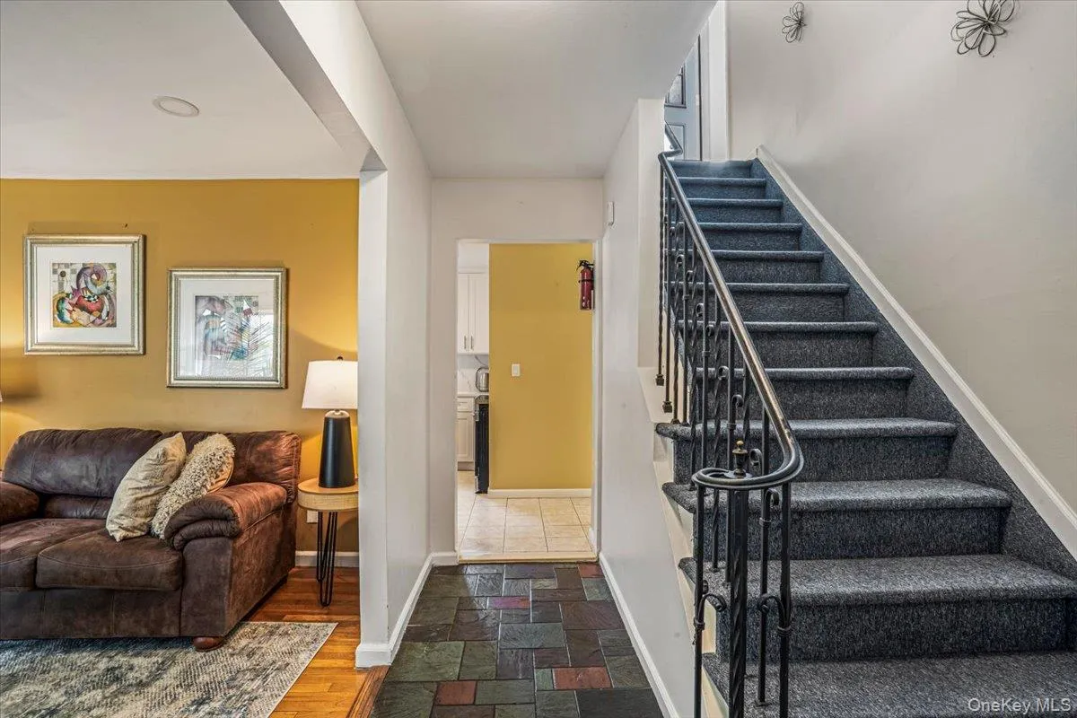 1060 Park Avenue, Huntington, NY, 3 Bedrooms Bedrooms, 8 Rooms Rooms,1 BathroomBathrooms,Residential,For Rent,Park,0,1004882 1060 Park Avenue, Huntington, NY, 3 Bedrooms Bedrooms, 8 Rooms Rooms,1 BathroomBathrooms,Residential,For Rent,Park,0,1004882