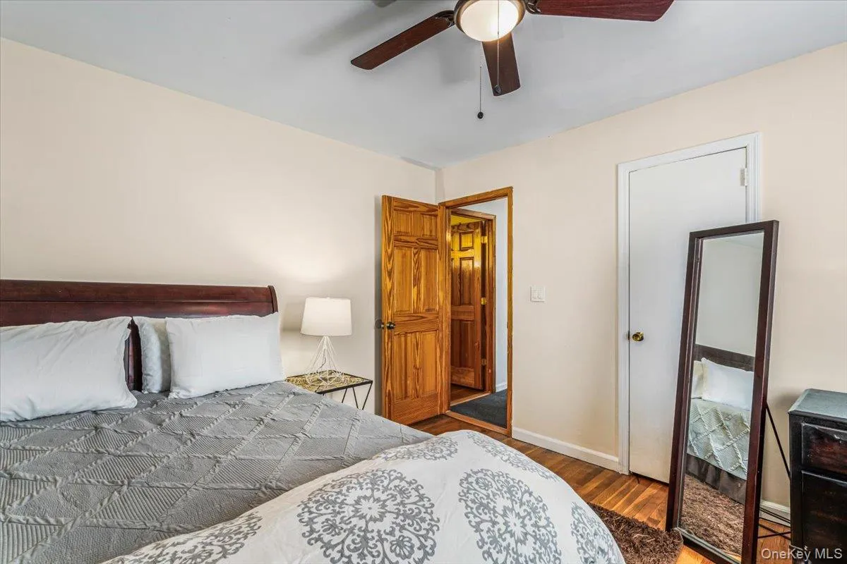 1060 Park Avenue, Huntington, NY, 3 Bedrooms Bedrooms, 8 Rooms Rooms,1 BathroomBathrooms,Residential,For Rent,Park,0,1004882 1060 Park Avenue, Huntington, NY, 3 Bedrooms Bedrooms, 8 Rooms Rooms,1 BathroomBathrooms,Residential,For Rent,Park,0,1004882
