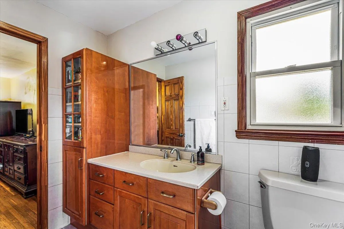 1060 Park Avenue, Huntington, NY, 3 Bedrooms Bedrooms, 8 Rooms Rooms,1 BathroomBathrooms,Residential,For Rent,Park,0,1004882 1060 Park Avenue, Huntington, NY, 3 Bedrooms Bedrooms, 8 Rooms Rooms,1 BathroomBathrooms,Residential,For Rent,Park,0,1004882