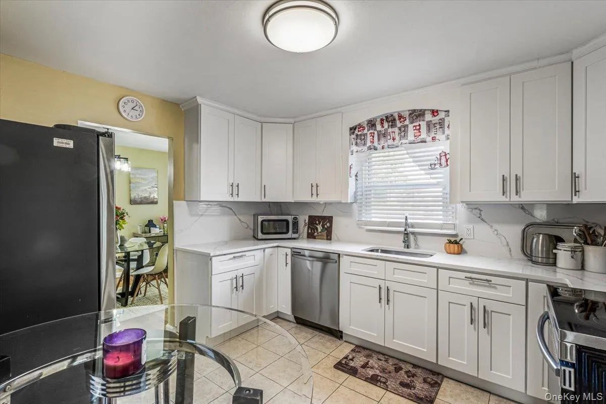 1060 Park Avenue, Huntington, NY, 3 Bedrooms Bedrooms, 8 Rooms Rooms,1 BathroomBathrooms,Residential,For Rent,Park,0,1004882 1060 Park Avenue, Huntington, NY, 3 Bedrooms Bedrooms, 8 Rooms Rooms,1 BathroomBathrooms,Residential,For Rent,Park,0,1004882