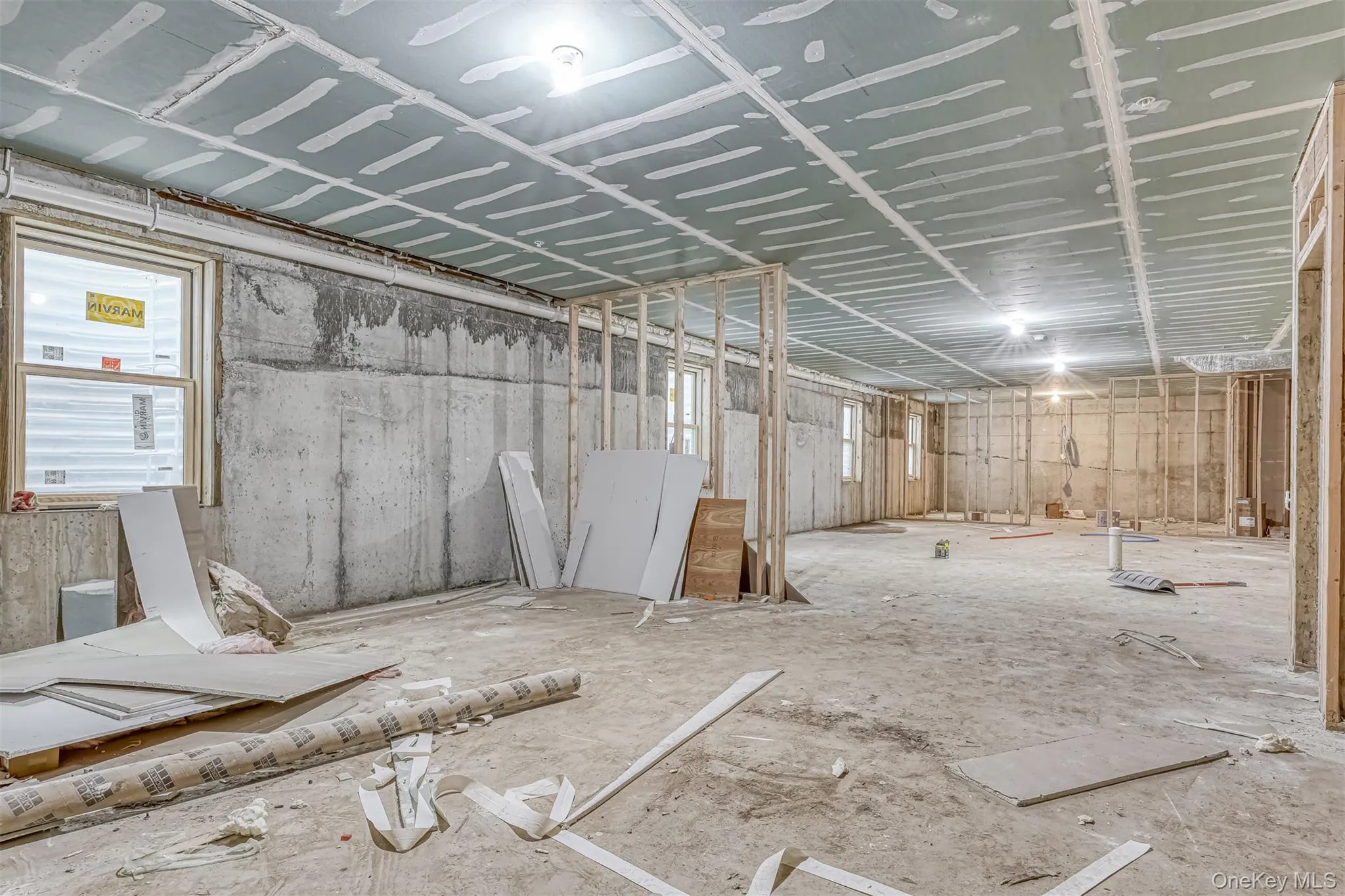 9 foot ceilings,full windows, will have interior/exterior access 9 foot ceilings,full windows, will have interior/exterior access