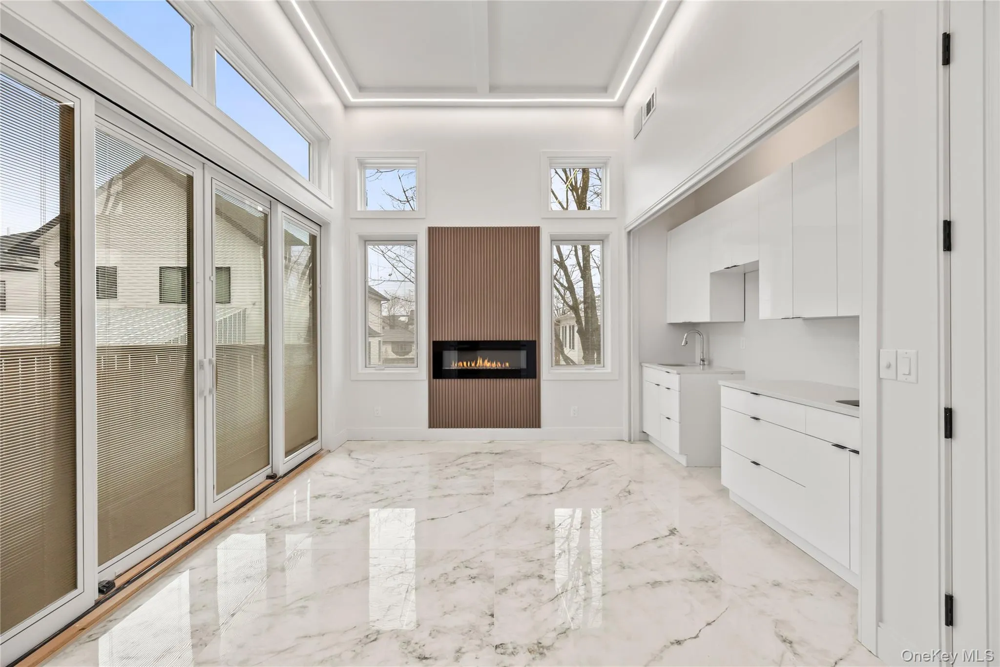 Beautiful family room with 12 foot ceiling, abundance of window, windows, fireplace, framing, ready for skylight, holiday kitchen. Beautiful family room with 12 foot ceiling, abundance of window, windows, fireplace, framing, ready for skylight, holiday kitchen.