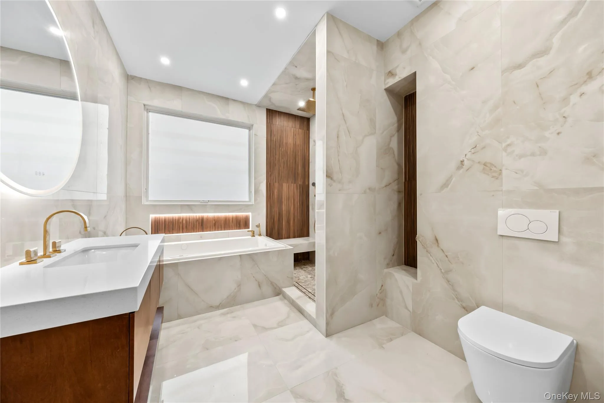Luxurious master Spa / bathroom featuring Jacuzzi, sauna… Luxurious master Spa / bathroom featuring Jacuzzi, sauna…