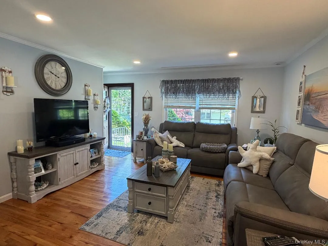 3 Commack Road, Brookhaven, NY, 3 Bedrooms Bedrooms, 6 Rooms Rooms,2 BathroomsBathrooms,Residential,For Rent,Commack,0,1004892 3 Commack Road, Brookhaven, NY, 3 Bedrooms Bedrooms, 6 Rooms Rooms,2 BathroomsBathrooms,Residential,For Rent,Commack,0,1004892