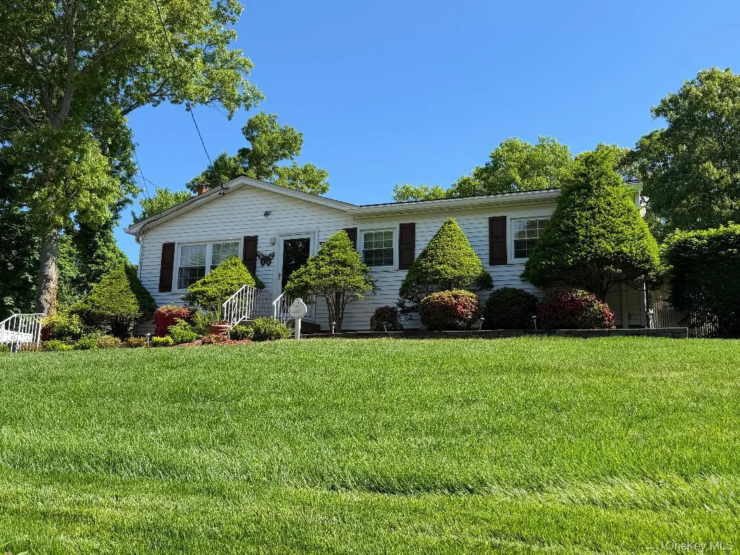 3 Commack Road, Brookhaven, NY, 3 Bedrooms Bedrooms, 6 Rooms Rooms,2 BathroomsBathrooms,Residential,For Rent,Commack,0,1004892 3 Commack Road, Brookhaven, NY, 3 Bedrooms Bedrooms, 6 Rooms Rooms,2 BathroomsBathrooms,Residential,For Rent,Commack,0,1004892