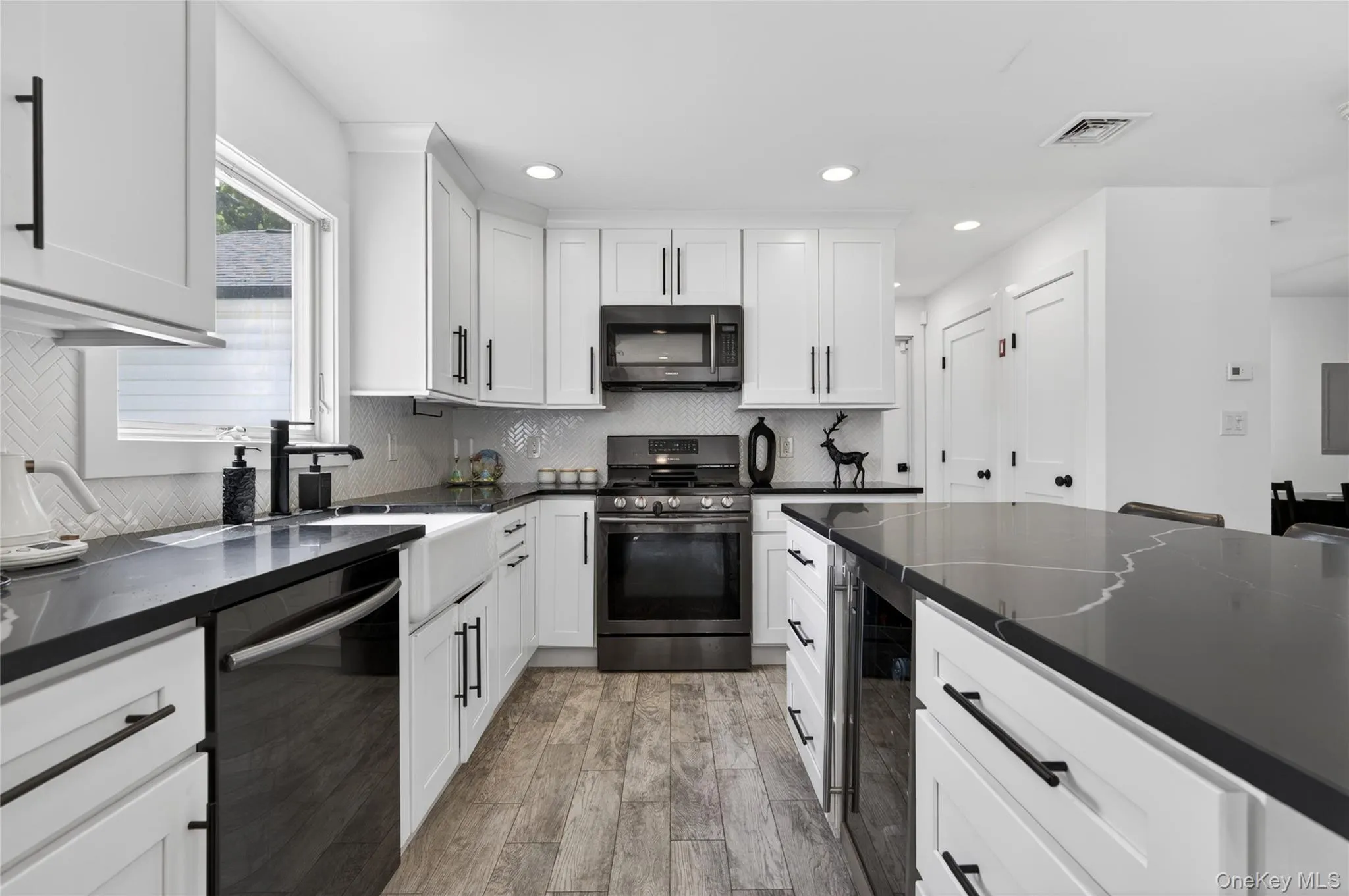534 Riverside Avenue, Oyster Bay, NY, 5 Bedrooms Bedrooms, 8 Rooms Rooms,3 BathroomsBathrooms,Residential,For Rent,Riverside,0,1004893 534 Riverside Avenue, Oyster Bay, NY, 5 Bedrooms Bedrooms, 8 Rooms Rooms,3 BathroomsBathrooms,Residential,For Rent,Riverside,0,1004893
