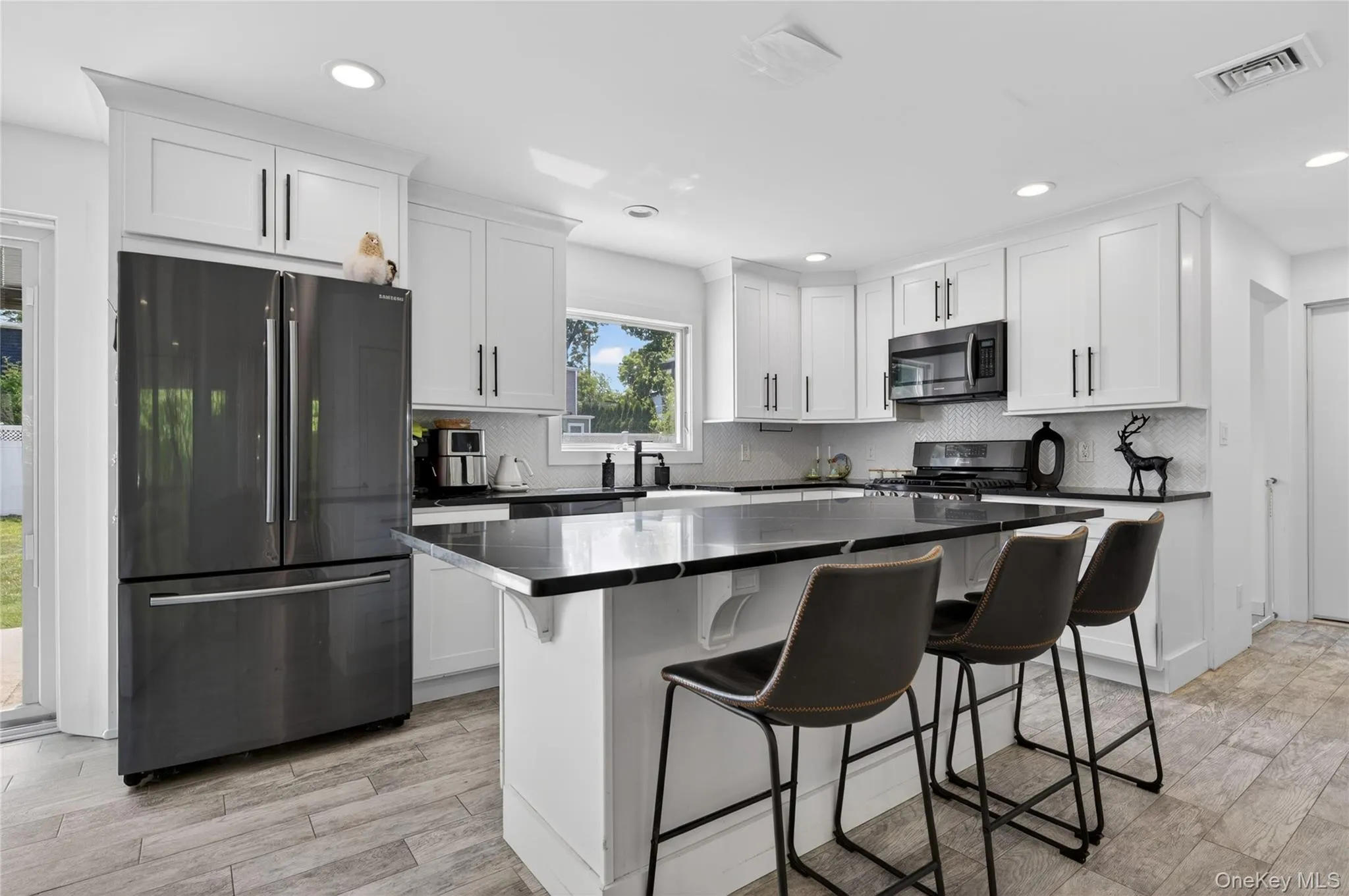 534 Riverside Avenue, Oyster Bay, NY, 5 Bedrooms Bedrooms, 8 Rooms Rooms,3 BathroomsBathrooms,Residential,For Rent,Riverside,0,1004893 534 Riverside Avenue, Oyster Bay, NY, 5 Bedrooms Bedrooms, 8 Rooms Rooms,3 BathroomsBathrooms,Residential,For Rent,Riverside,0,1004893
