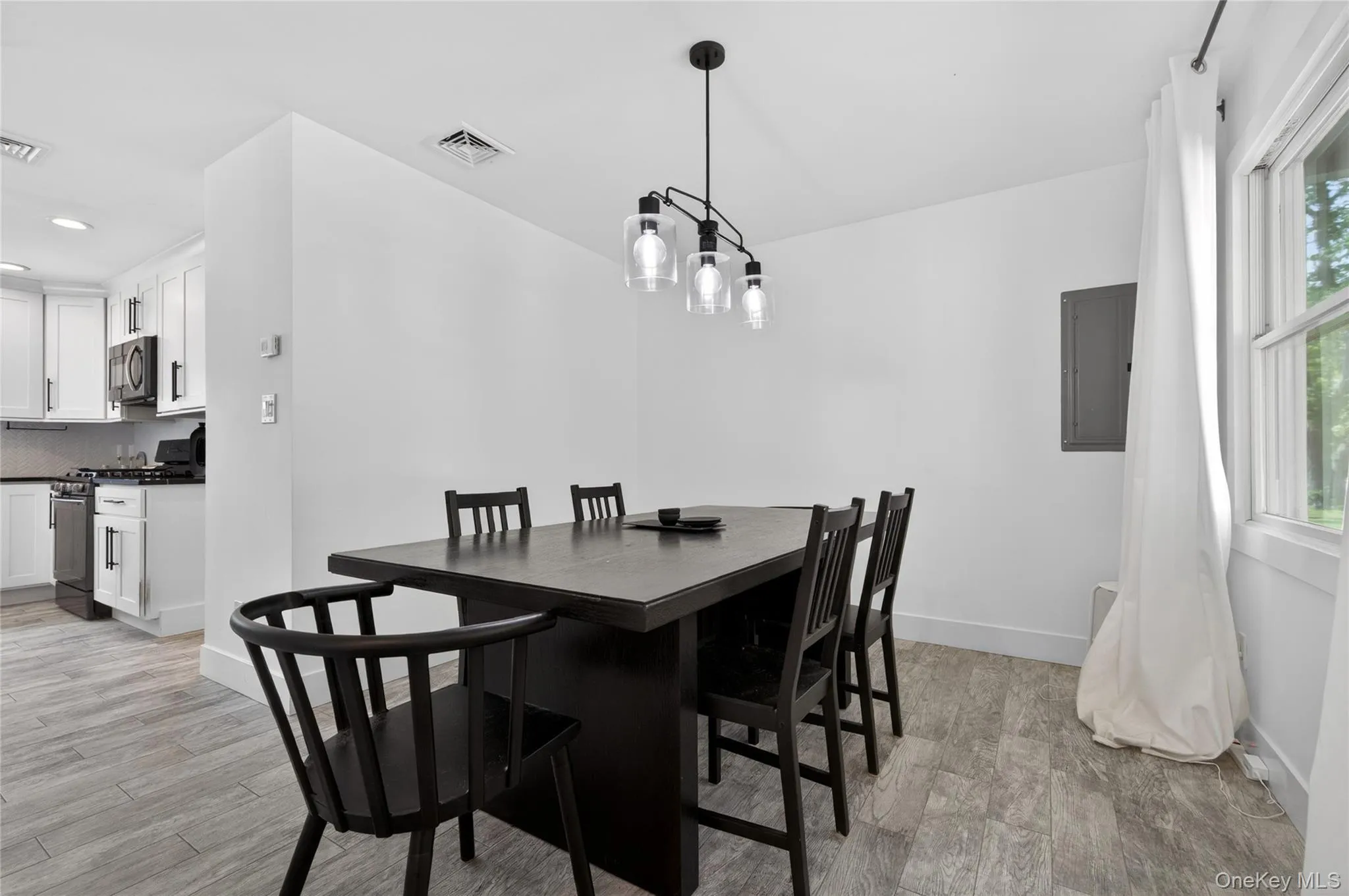 534 Riverside Avenue, Oyster Bay, NY, 5 Bedrooms Bedrooms, 8 Rooms Rooms,3 BathroomsBathrooms,Residential,For Rent,Riverside,0,1004893 534 Riverside Avenue, Oyster Bay, NY, 5 Bedrooms Bedrooms, 8 Rooms Rooms,3 BathroomsBathrooms,Residential,For Rent,Riverside,0,1004893
