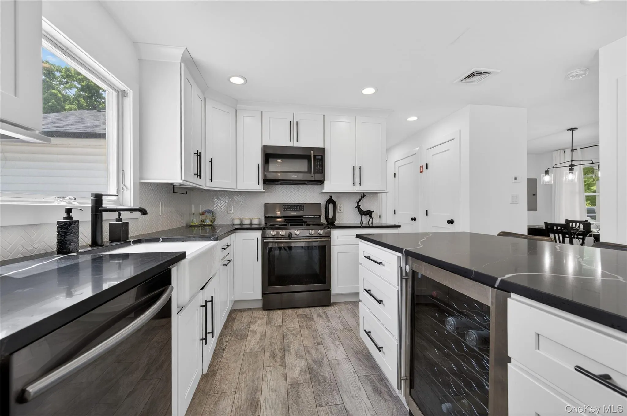 534 Riverside Avenue, Oyster Bay, NY, 5 Bedrooms Bedrooms, 8 Rooms Rooms,3 BathroomsBathrooms,Residential,For Rent,Riverside,0,1004893 534 Riverside Avenue, Oyster Bay, NY, 5 Bedrooms Bedrooms, 8 Rooms Rooms,3 BathroomsBathrooms,Residential,For Rent,Riverside,0,1004893