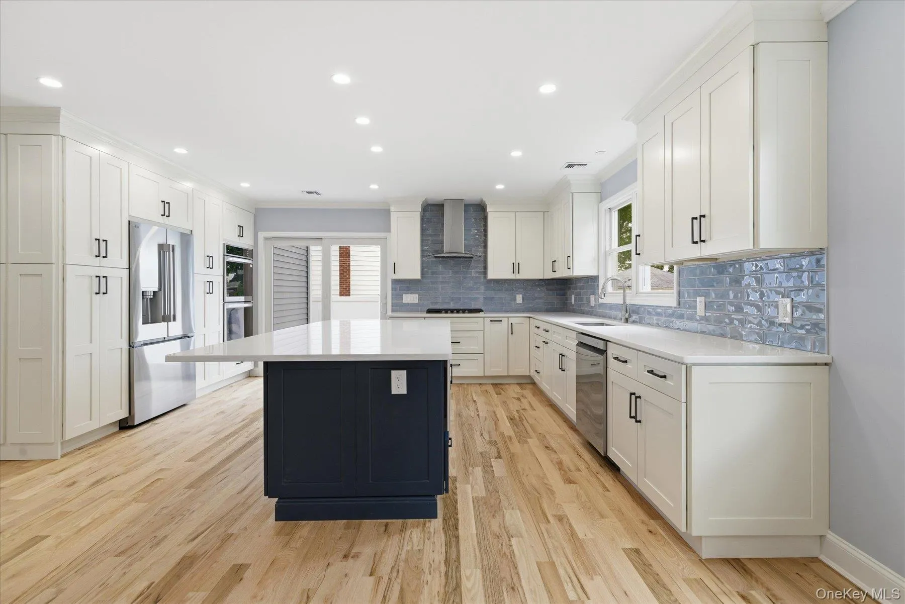 Quartz counters, double oven, drawer microwave, stainless steel appliances, large pantry Quartz counters, double oven, drawer microwave, stainless steel appliances, large pantry