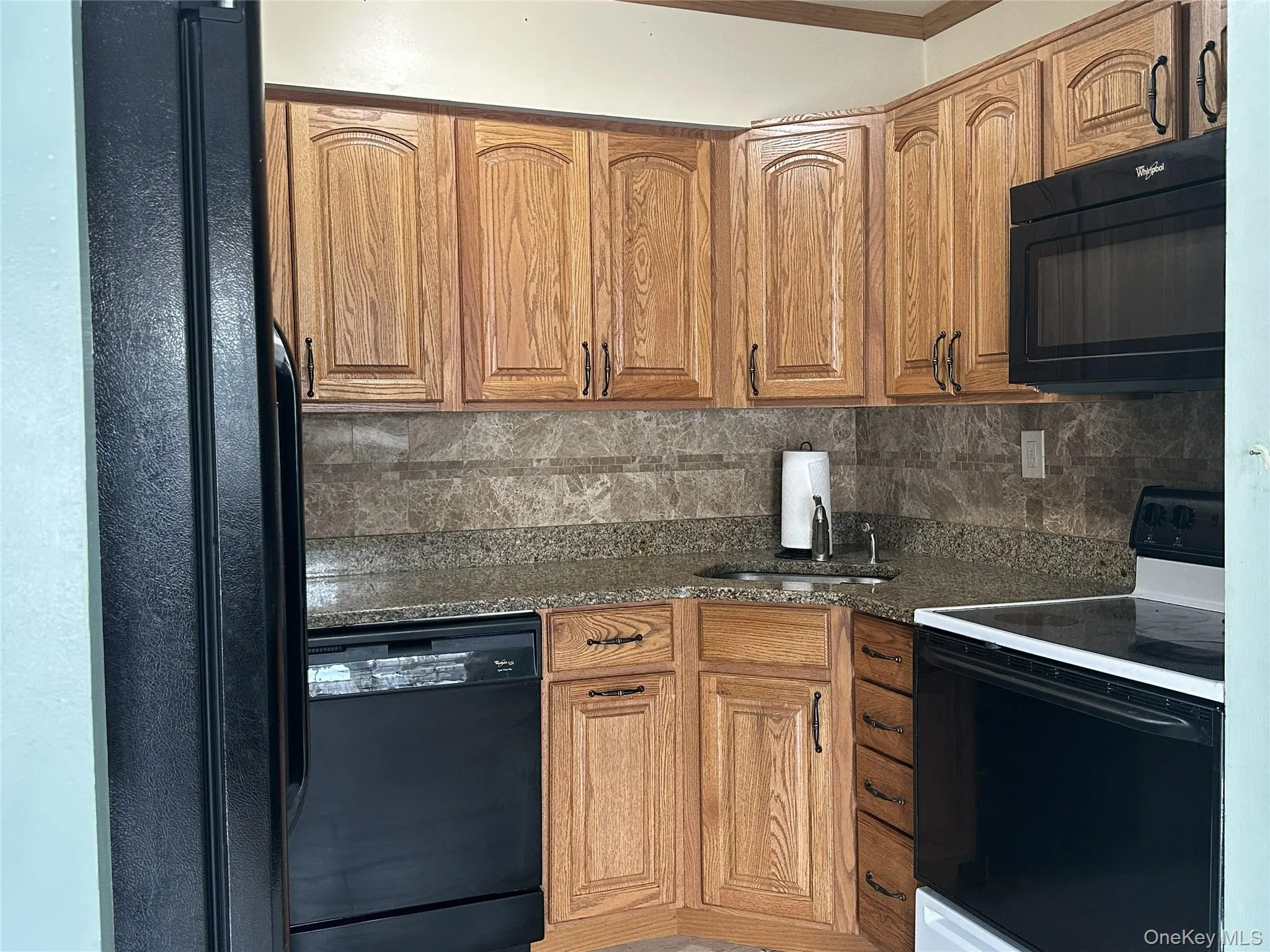 Kitchen with Granite Counter Tops Kitchen with Granite Counter Tops