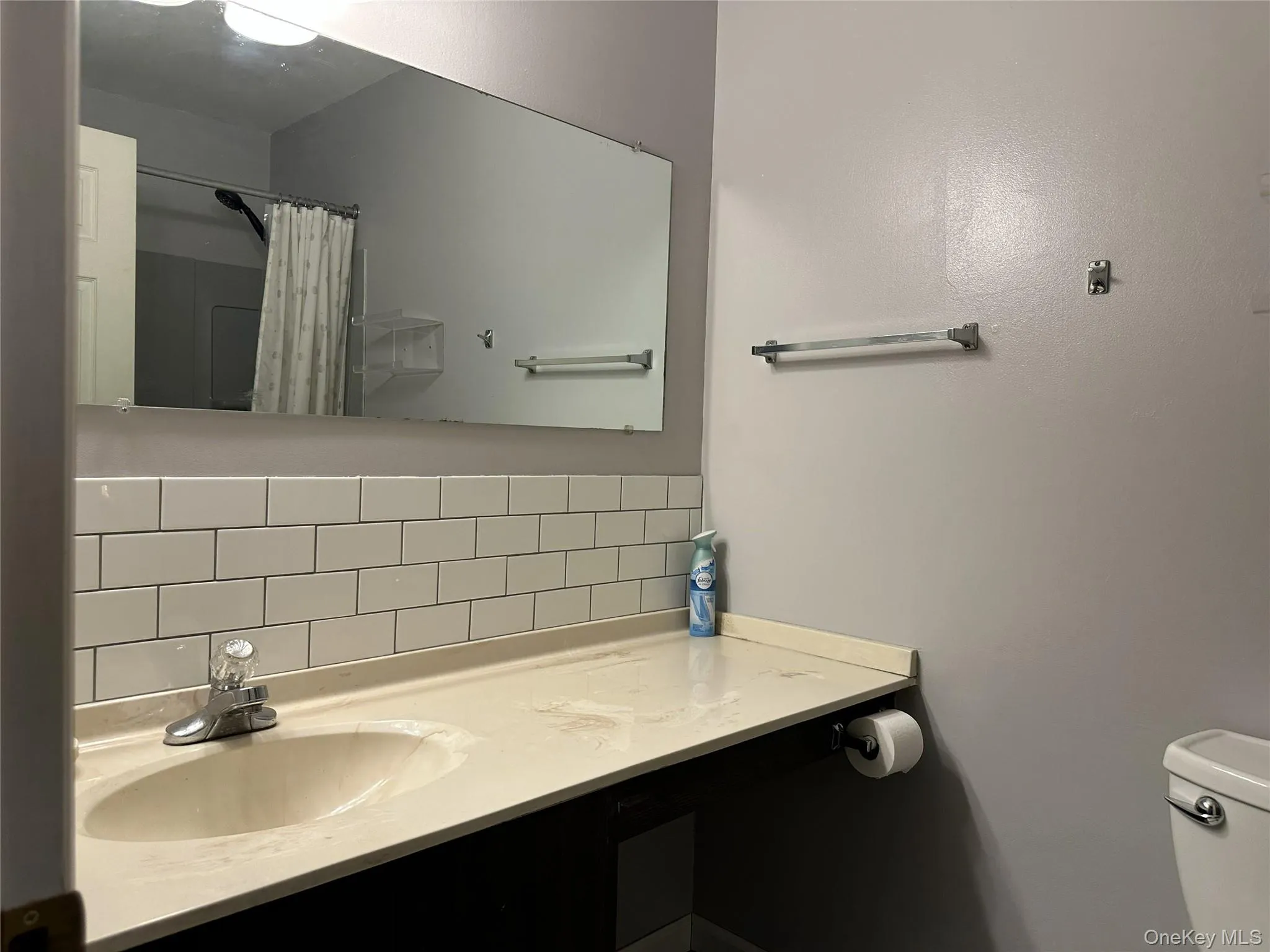 Main Bath on Second Floor with Tub/Shower Main Bath on Second Floor with Tub/Shower