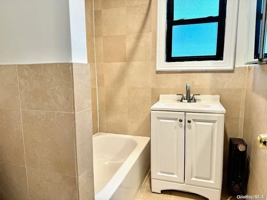 14 Beach Road, North Hempstead, NY, 2 Bedrooms Bedrooms, 4 Rooms Rooms,1 BathroomBathrooms,Residential Lease,For Rent,Beach,0,1004906 14 Beach Road, North Hempstead, NY, 2 Bedrooms Bedrooms, 4 Rooms Rooms,1 BathroomBathrooms,Residential Lease,For Rent,Beach,0,1004906