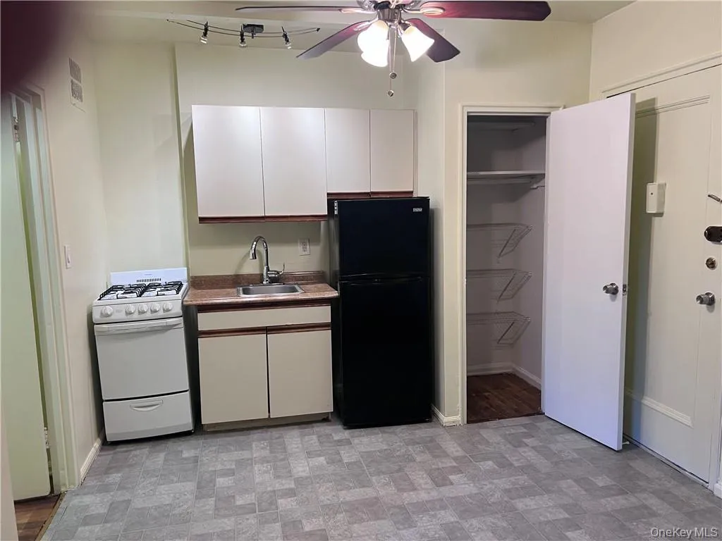 780 Bronx River Road, Yonkers, NY, 1 Room Rooms,1 BathroomBathrooms,Residential Lease,For Rent,Bronx River,0,1004912 780 Bronx River Road, Yonkers, NY, 1 Room Rooms,1 BathroomBathrooms,Residential Lease,For Rent,Bronx River,0,1004912