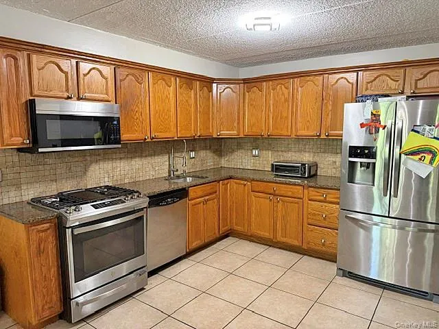 Spacious & Sunny Kitchen with lovely Granite countertops, LED lighting, with new and young appliances. Spacious & Sunny Kitchen with lovely Granite countertops, LED lighting, with new and young appliances.