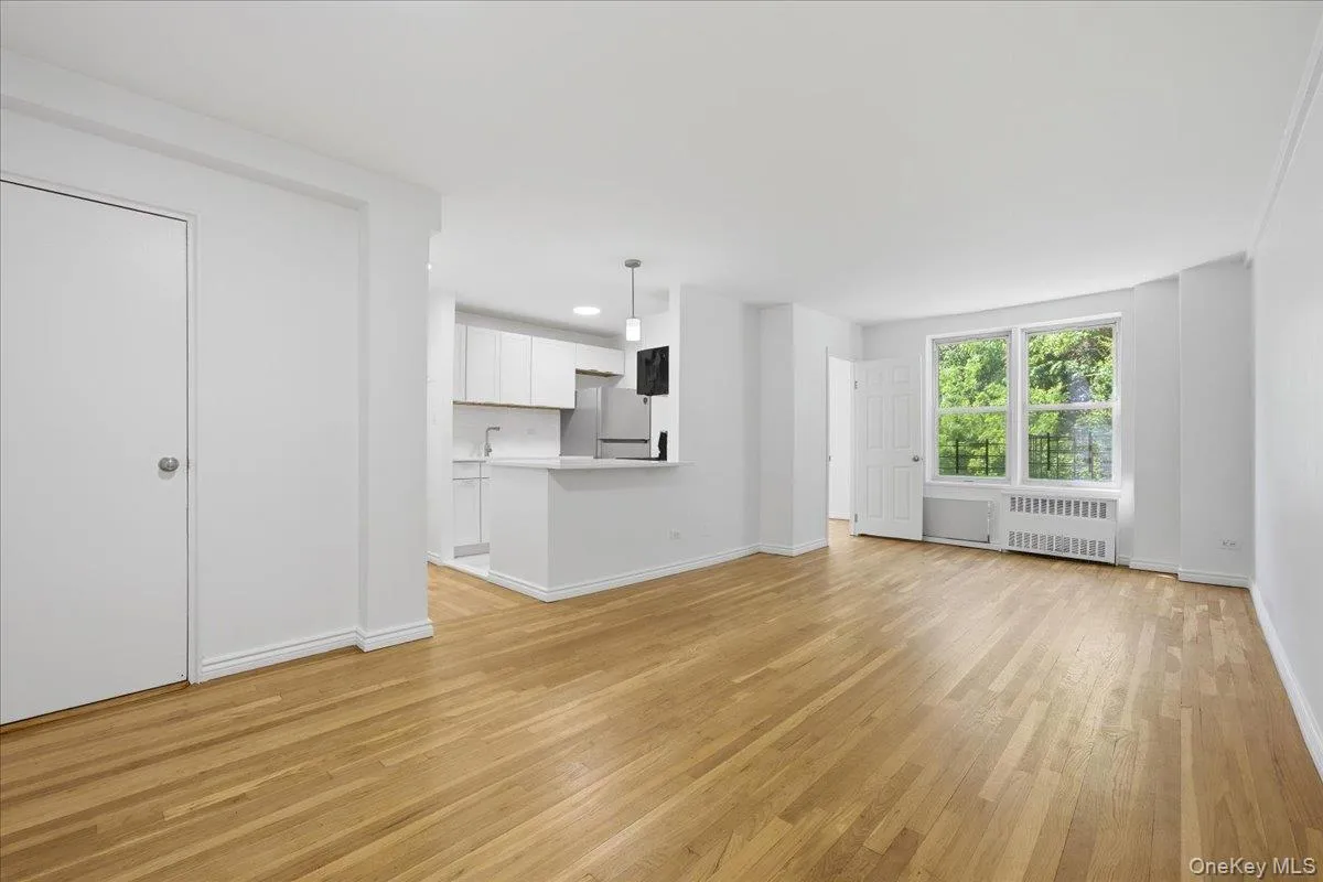 5425 Valles Avenue, New York, NY, 1 Bedroom Bedrooms, 4 Rooms Rooms,1 BathroomBathrooms,Residential,For Rent,Valles,0,1004927 5425 Valles Avenue, New York, NY, 1 Bedroom Bedrooms, 4 Rooms Rooms,1 BathroomBathrooms,Residential,For Rent,Valles,0,1004927