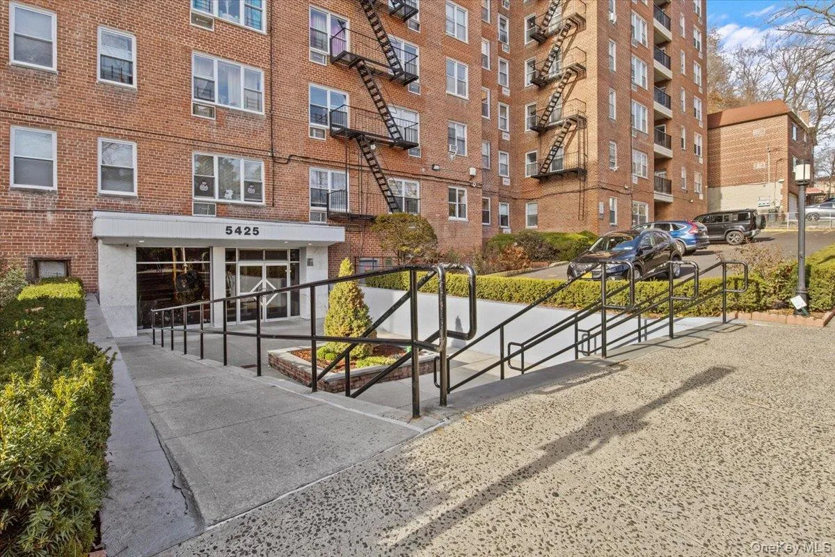 5425 Valles Avenue, New York, NY, 1 Bedroom Bedrooms, 4 Rooms Rooms,1 BathroomBathrooms,Residential,For Rent,Valles,0,1004927 5425 Valles Avenue, New York, NY, 1 Bedroom Bedrooms, 4 Rooms Rooms,1 BathroomBathrooms,Residential,For Rent,Valles,0,1004927