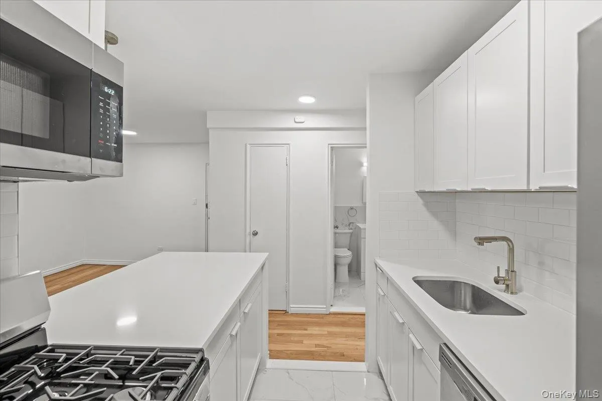 5425 Valles Avenue, New York, NY, 1 Bedroom Bedrooms, 4 Rooms Rooms,1 BathroomBathrooms,Residential,For Rent,Valles,0,1004927 5425 Valles Avenue, New York, NY, 1 Bedroom Bedrooms, 4 Rooms Rooms,1 BathroomBathrooms,Residential,For Rent,Valles,0,1004927