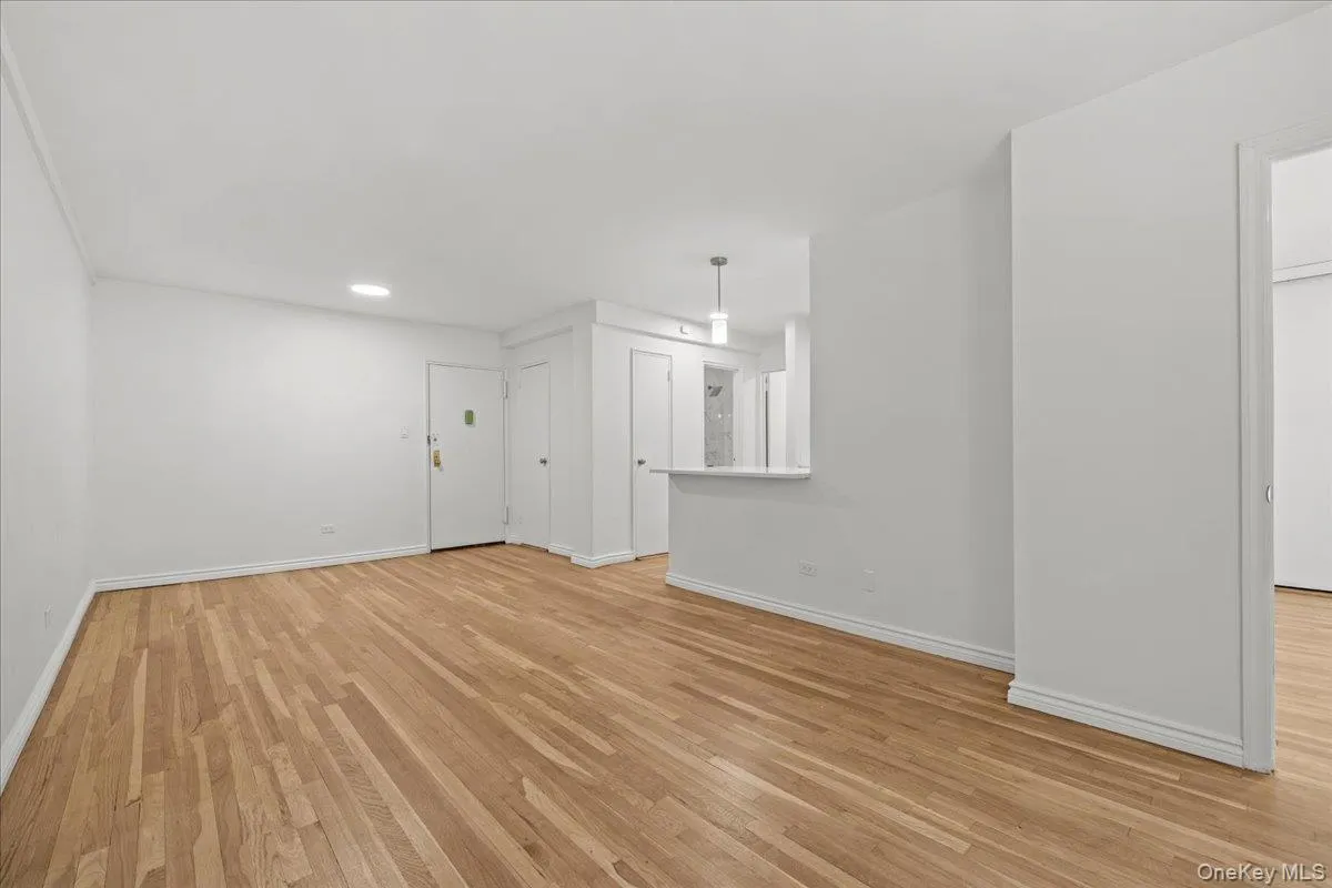 5425 Valles Avenue, New York, NY, 1 Bedroom Bedrooms, 4 Rooms Rooms,1 BathroomBathrooms,Residential,For Rent,Valles,0,1004927 5425 Valles Avenue, New York, NY, 1 Bedroom Bedrooms, 4 Rooms Rooms,1 BathroomBathrooms,Residential,For Rent,Valles,0,1004927