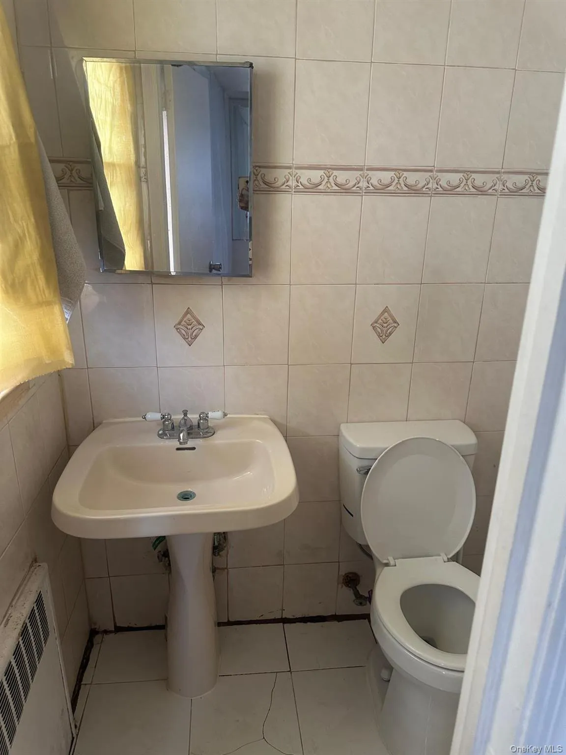 827 Hartman Lane, New York, NY, 3 Bedrooms Bedrooms, 5 Rooms Rooms,1 BathroomBathrooms,Residential Lease,For Rent,Hartman,0,1004929 827 Hartman Lane, New York, NY, 3 Bedrooms Bedrooms, 5 Rooms Rooms,1 BathroomBathrooms,Residential Lease,For Rent,Hartman,0,1004929